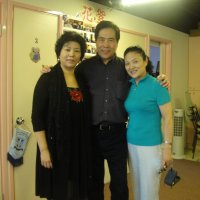 著名歌唱家【中國歌劇院】四兄弟之一的張英泉（中）與太太（右一）到訪本中心
