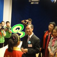 校長團訪問小學時接受小記者的採訪