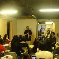 2011年10月【香港普通話教育學會】舉辦教師朗誦培訓時結業禮上著名洞簫演奏家到場助興